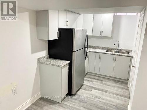 1B - 6421 Donway Drive, Mississauga, ON - Indoor Photo Showing Kitchen With Double Sink