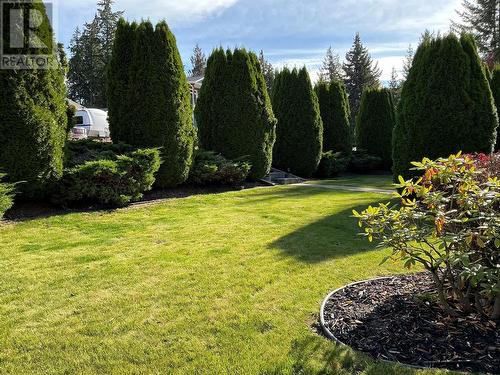 2915 Canada Way, Blind Bay, BC - Outdoor