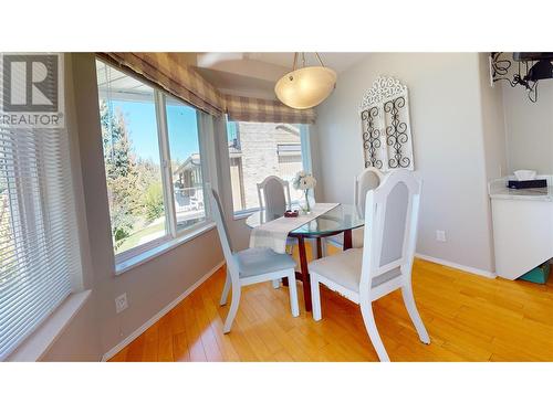 2915 Canada Way, Blind Bay, BC - Indoor Photo Showing Dining Room