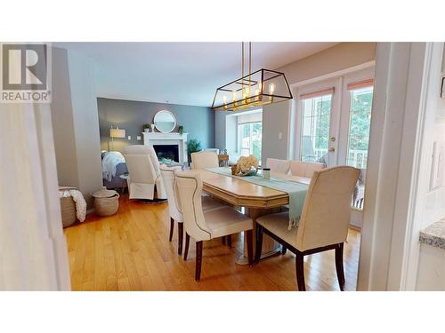 2915 Canada Way, Blind Bay, BC - Indoor Photo Showing Dining Room