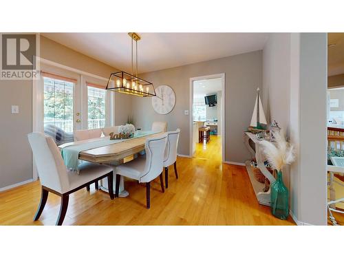 2915 Canada Way, Blind Bay, BC - Indoor Photo Showing Dining Room