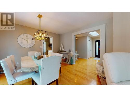 2915 Canada Way, Blind Bay, BC - Indoor Photo Showing Dining Room