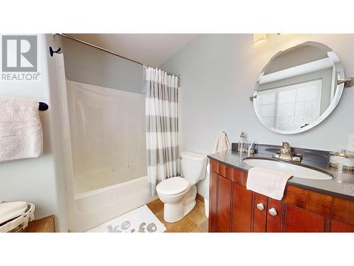 2915 Canada Way, Blind Bay, BC - Indoor Photo Showing Bathroom