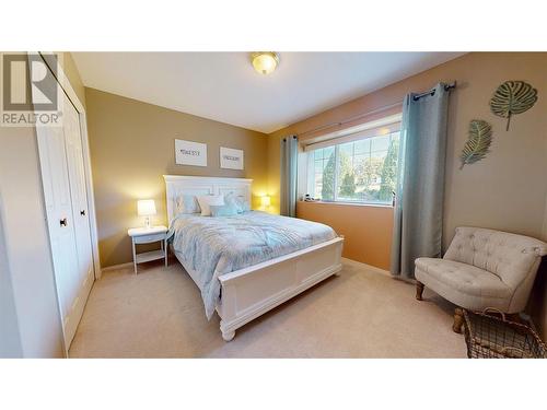 2915 Canada Way, Blind Bay, BC - Indoor Photo Showing Bedroom