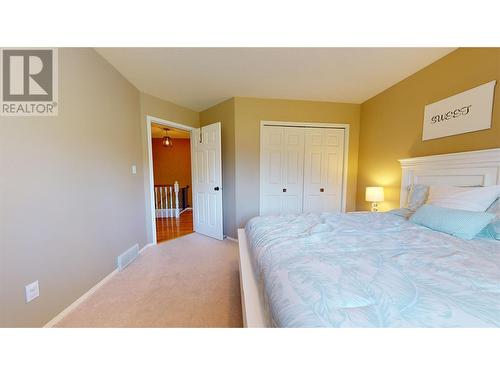 2915 Canada Way, Blind Bay, BC - Indoor Photo Showing Bedroom