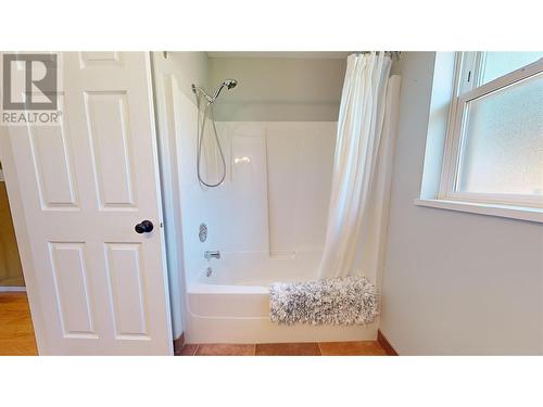 2915 Canada Way, Blind Bay, BC - Indoor Photo Showing Bathroom