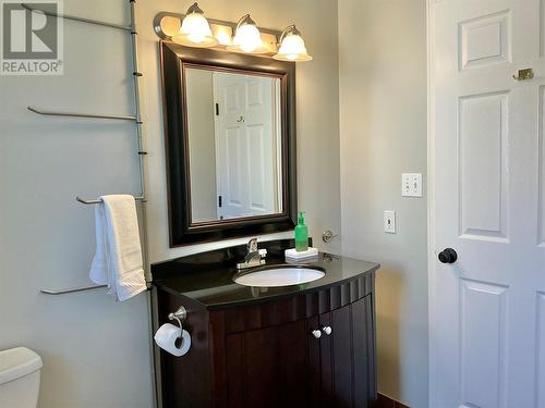 2915 Canada Way, Blind Bay, BC - Indoor Photo Showing Bathroom