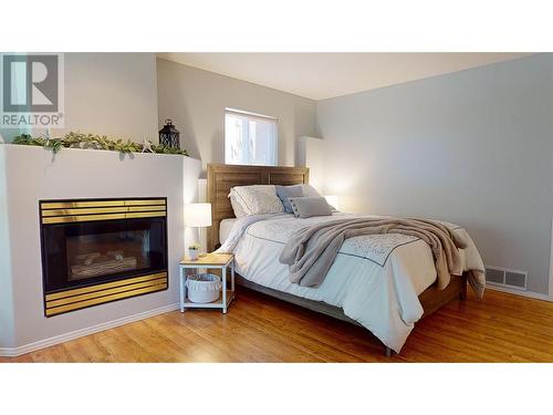 2915 Canada Way, Blind Bay, BC - Indoor Photo Showing Bedroom