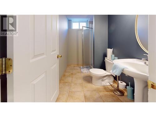 2915 Canada Way, Blind Bay, BC - Indoor Photo Showing Bathroom