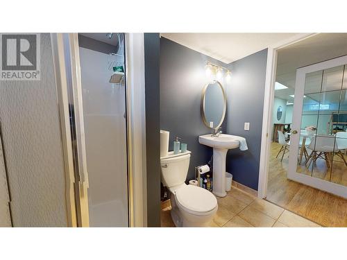 2915 Canada Way, Blind Bay, BC - Indoor Photo Showing Bathroom