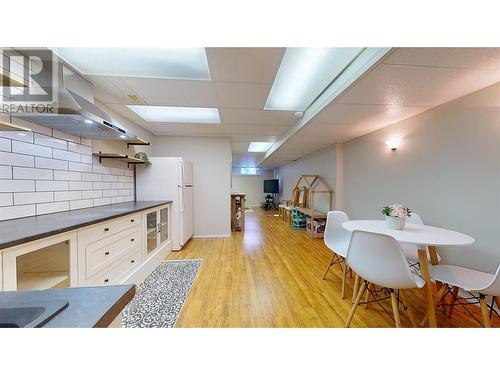 2915 Canada Way, Blind Bay, BC - Indoor Photo Showing Dining Room