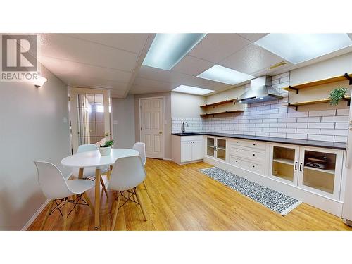 2915 Canada Way, Blind Bay, BC - Indoor Photo Showing Dining Room