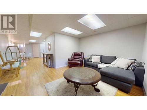 2915 Canada Way, Blind Bay, BC - Indoor Photo Showing Other Room