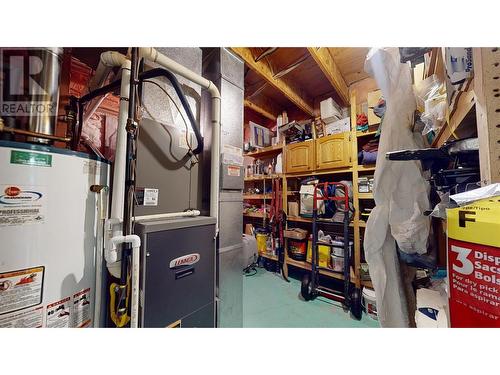 2915 Canada Way, Blind Bay, BC - Indoor Photo Showing Basement