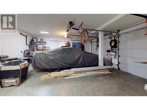 2915 Canada Way, Blind Bay, BC - Indoor Photo Showing Garage