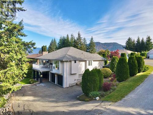 2915 Canada Way, Blind Bay, BC - Outdoor With Deck Patio Veranda