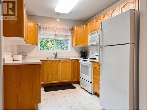 719 11Th  Avenue Unit# 204, Castlegar, BC - Indoor Photo Showing Kitchen