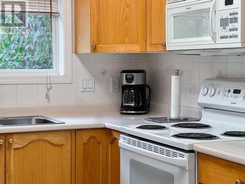 719 11Th  Avenue Unit# 204, Castlegar, BC - Indoor Photo Showing Kitchen