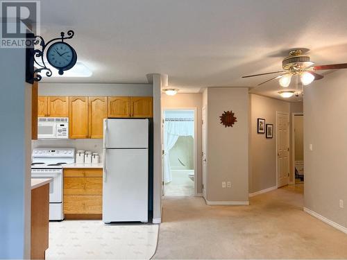 719 11Th  Avenue Unit# 204, Castlegar, BC - Indoor Photo Showing Kitchen