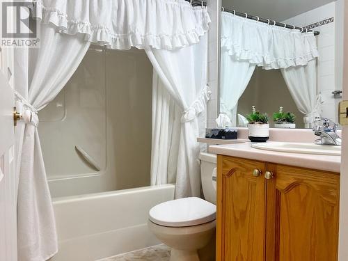 719 11Th  Avenue Unit# 204, Castlegar, BC - Indoor Photo Showing Bathroom