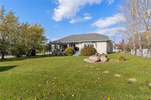 4 Glenwood Bay, Grunthal, MB 