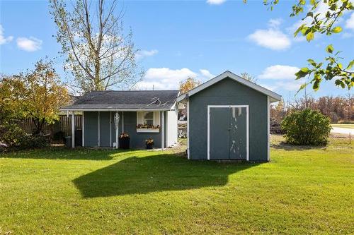 4 Glenwood Bay, Grunthal, MB 