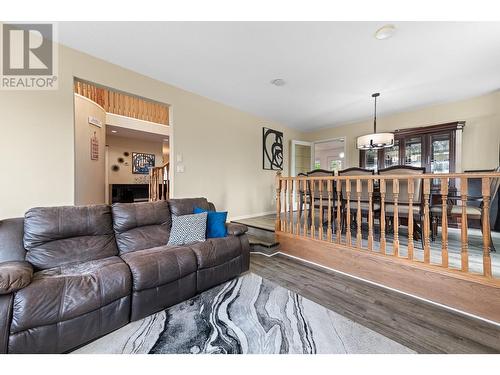 3257 Juniper Drive, Naramata, BC - Indoor Photo Showing Living Room