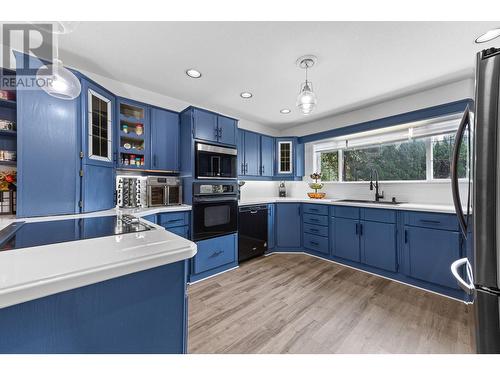 3257 Juniper Drive, Naramata, BC - Indoor Photo Showing Kitchen