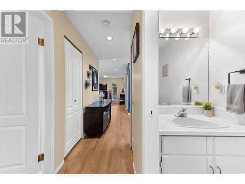 3257 Juniper Drive, Naramata, BC - Indoor Photo Showing Bathroom