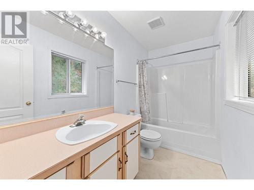 3257 Juniper Drive, Naramata, BC - Indoor Photo Showing Bathroom