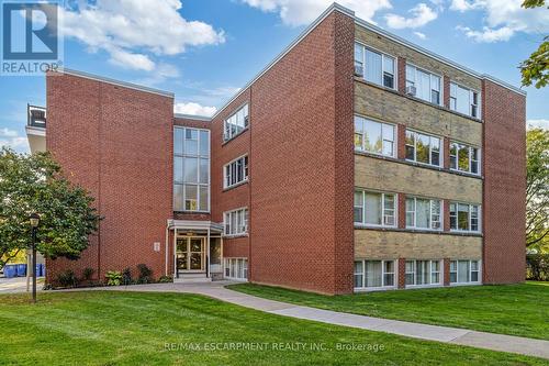 304 - 2052 Courtland Drive, Burlington, ON - Outdoor