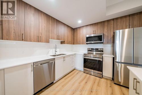 917 Dundas Street W, Whitby (Lynde Creek), ON - Indoor Photo Showing Kitchen With Double Sink