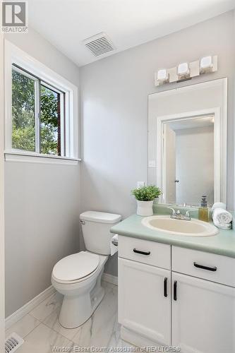 361 South, Windsor, ON - Indoor Photo Showing Bathroom