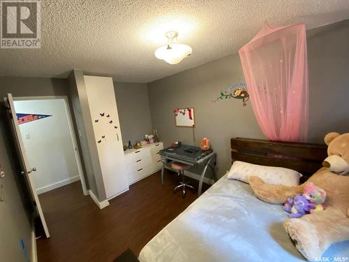 204A2 1121 Mckercher Drive, Saskatoon, SK - Indoor Photo Showing Bedroom