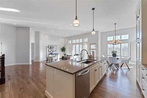 17 390 Oak Forest Crescent, Winnipeg, MB - Indoor Photo Showing Kitchen With Upgraded Kitchen