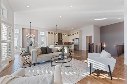 17 390 Oak Forest Crescent, Winnipeg, MB - Indoor Photo Showing Living Room