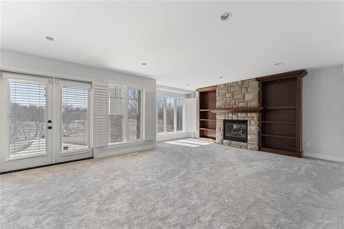 17 390 Oak Forest Crescent, Winnipeg, MB - Indoor With Fireplace