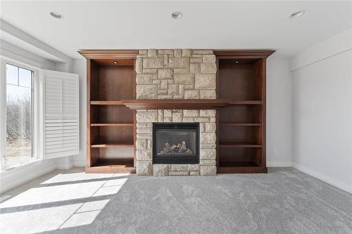 17 390 Oak Forest Crescent, Winnipeg, MB - Indoor Photo Showing Living Room With Fireplace