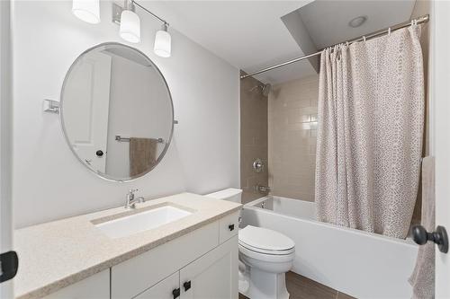 17 390 Oak Forest Crescent, Winnipeg, MB - Indoor Photo Showing Bathroom