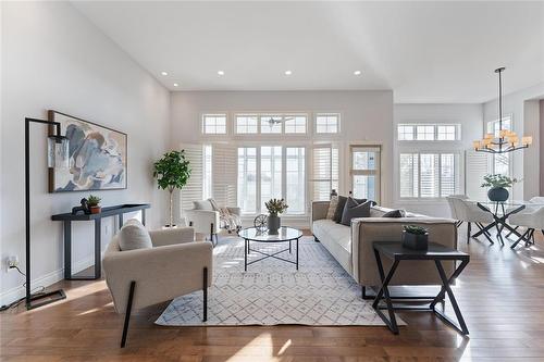 17 390 Oak Forest Crescent, Winnipeg, MB - Indoor Photo Showing Living Room