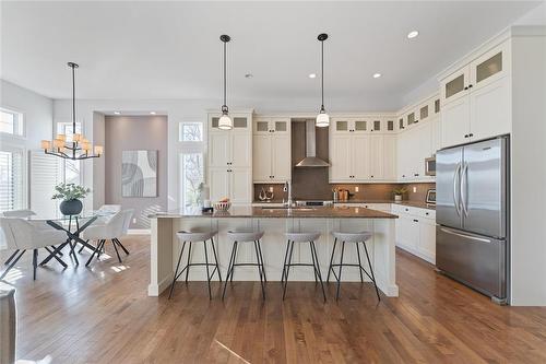 17 390 Oak Forest Crescent, Winnipeg, MB - Indoor Photo Showing Kitchen With Double Sink With Upgraded Kitchen