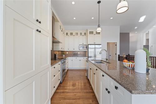 17 390 Oak Forest Crescent, Winnipeg, MB - Indoor Photo Showing Kitchen With Upgraded Kitchen