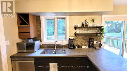 1138 Siesta Drive, Tiny, ON - Indoor Photo Showing Kitchen