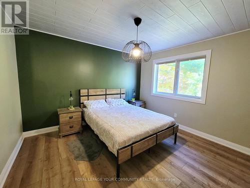 1138 Siesta Drive, Tiny, ON - Indoor Photo Showing Bedroom