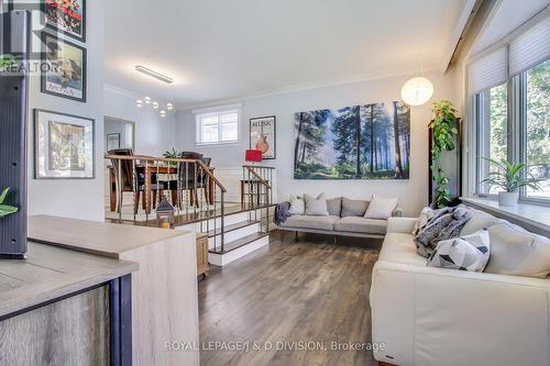 22 Dashwood Crescent, Toronto, ON - Indoor Photo Showing Living Room