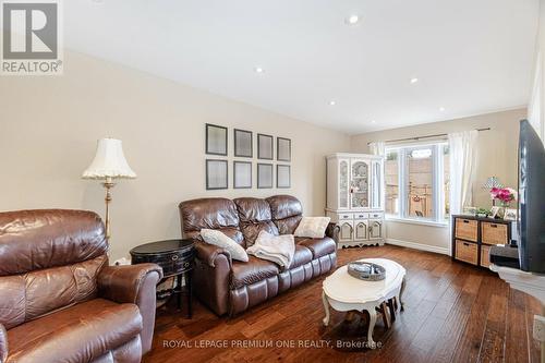 50 Big Moe Crescent, Brampton, ON - Indoor Photo Showing Living Room