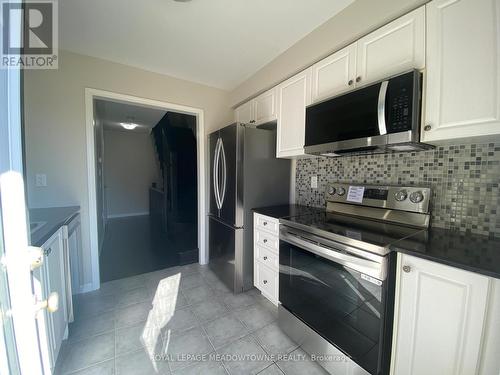 802 Fowles Court, Milton, ON - Indoor Photo Showing Kitchen With Stainless Steel Kitchen