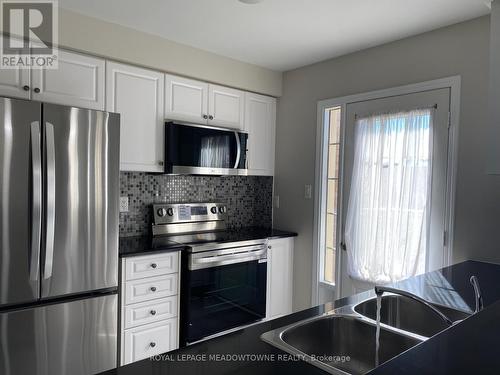 802 Fowles Court, Milton, ON - Indoor Photo Showing Kitchen With Stainless Steel Kitchen With Double Sink