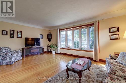 167 West 18Th Street, Hamilton, ON - Indoor Photo Showing Living Room