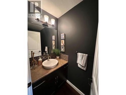 160 Nickel Ridge Avenue, Quesnel, BC - Indoor Photo Showing Bathroom